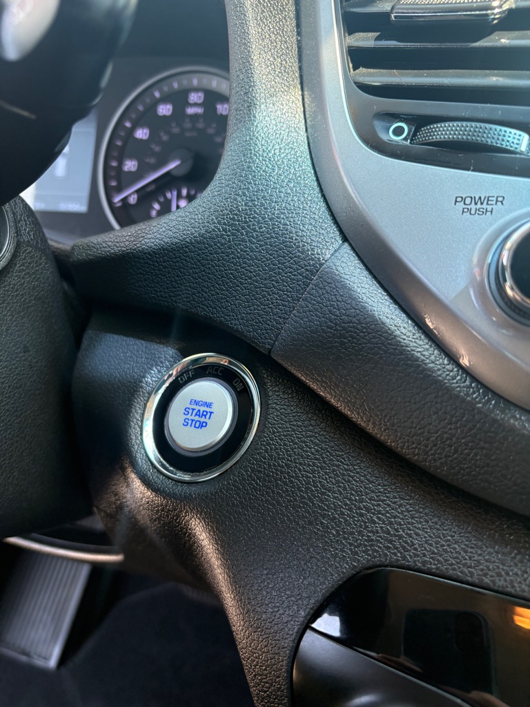 Photo 18 of this HYUNDAI TUCSON
