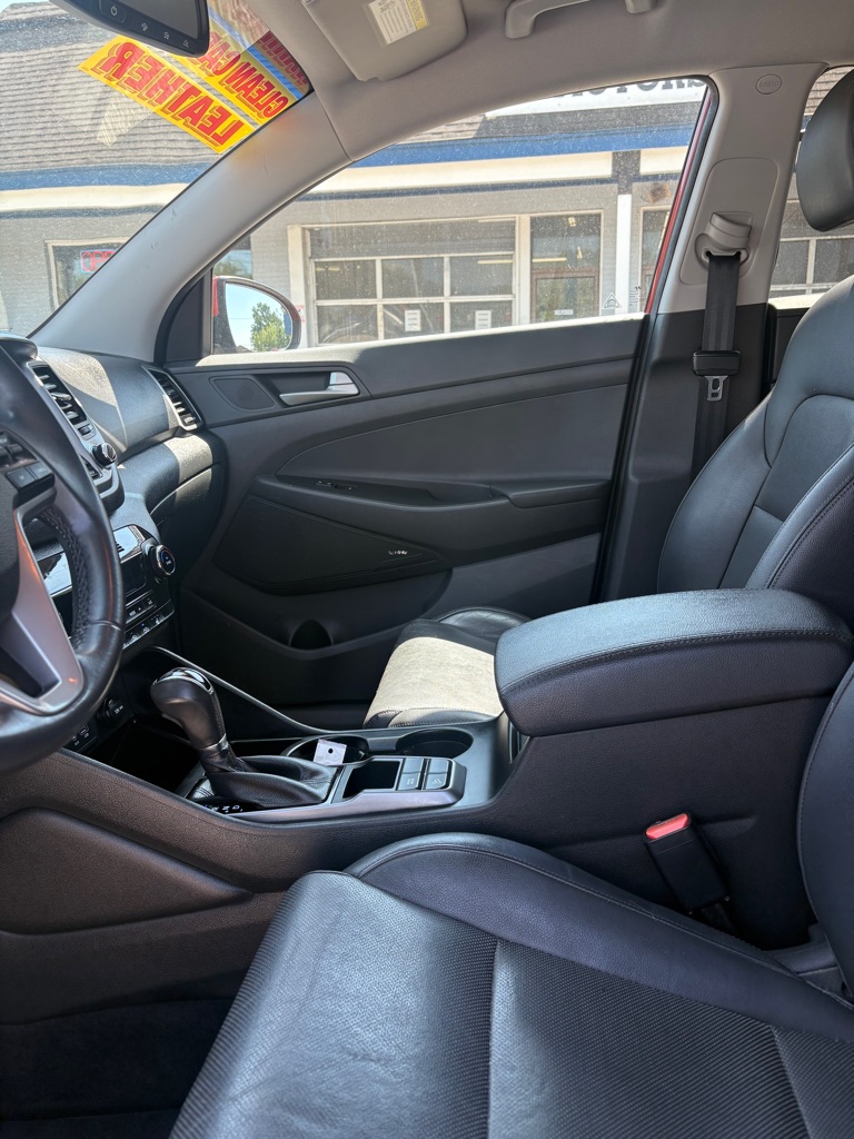 Photo 9 of this HYUNDAI TUCSON