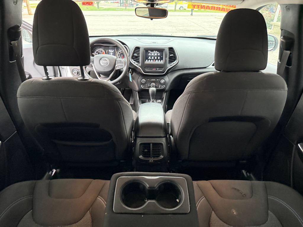 Photo 16 of this JEEP CHEROKEE