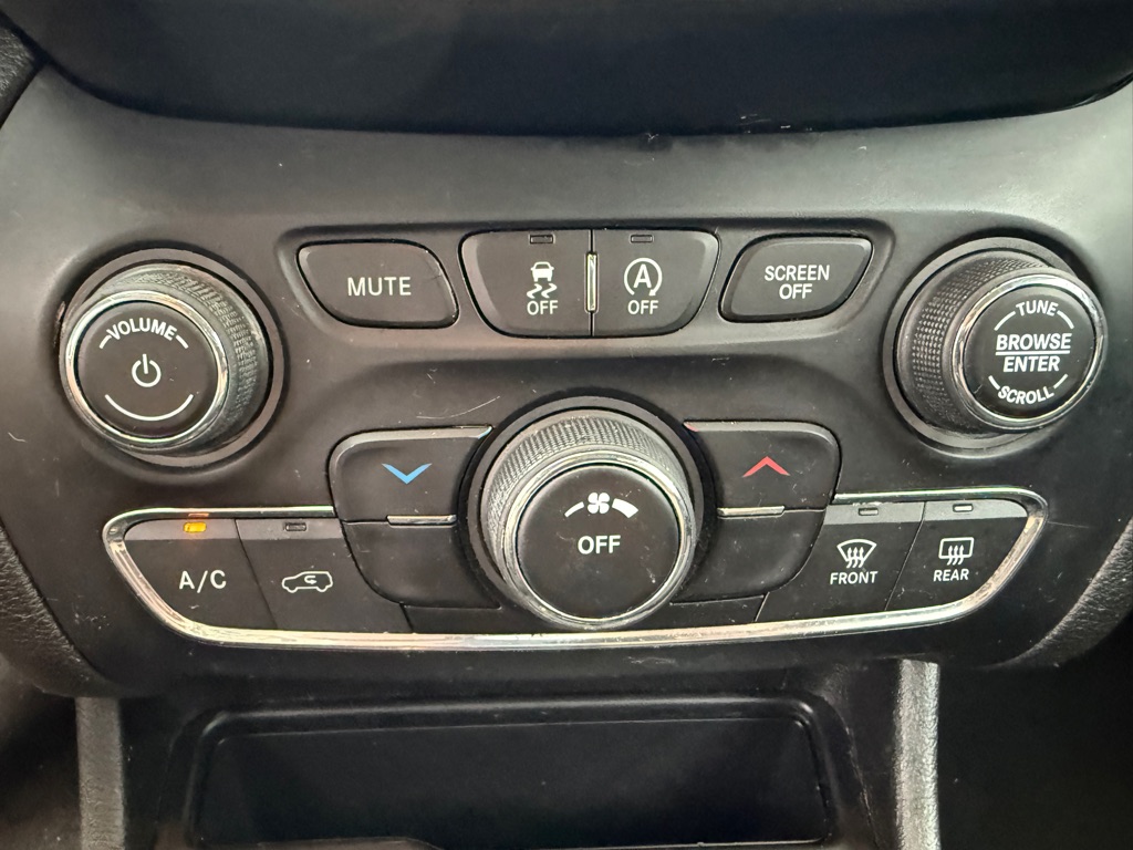 Photo 24 of this JEEP CHEROKEE
