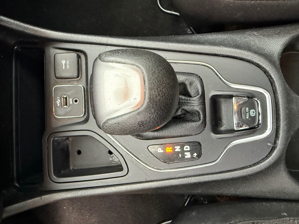 Photo 23 of this JEEP CHEROKEE