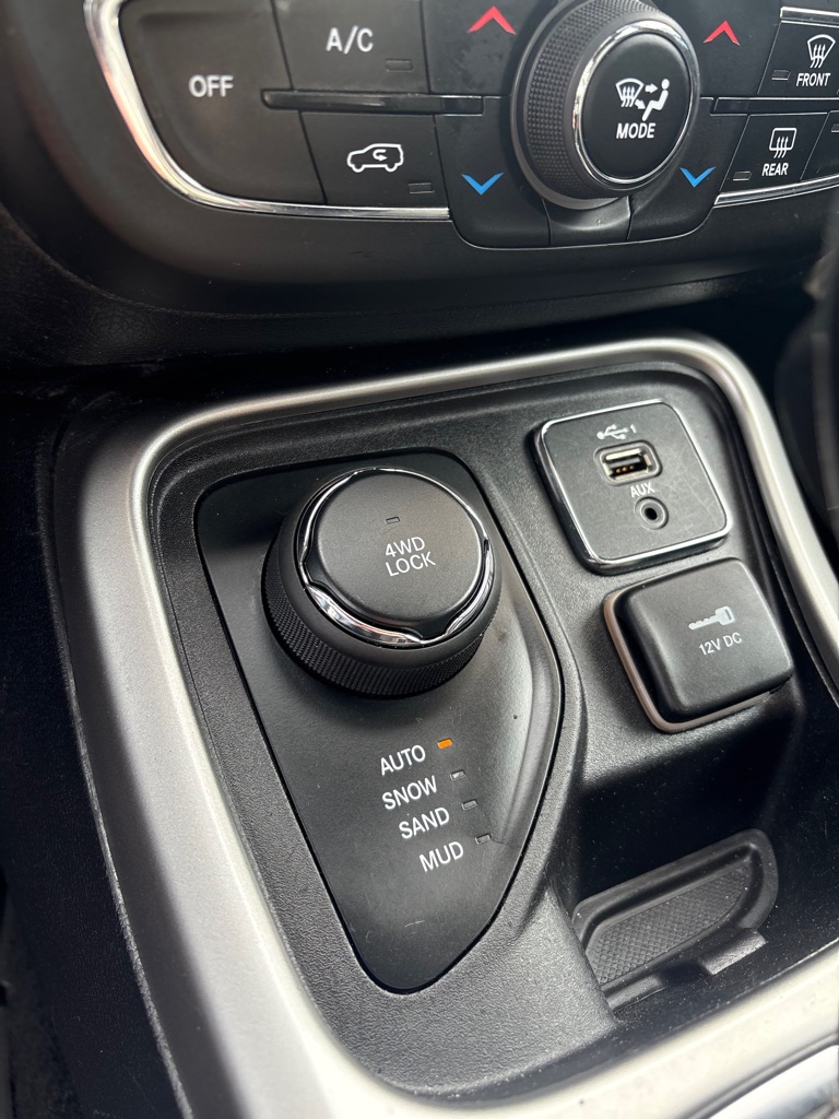 Photo 19 of this JEEP COMPASS