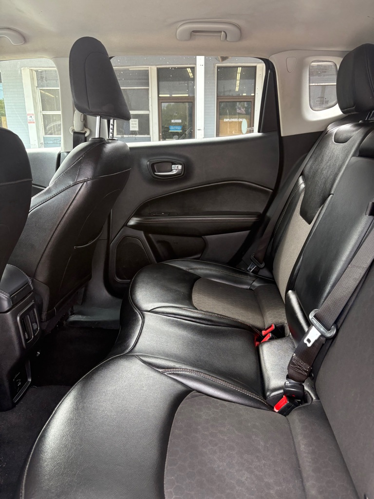Photo 11 of this JEEP COMPASS