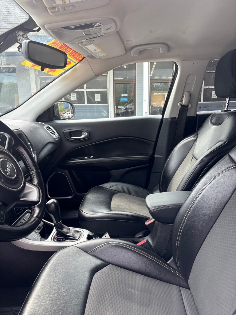 Photo 9 of this JEEP COMPASS