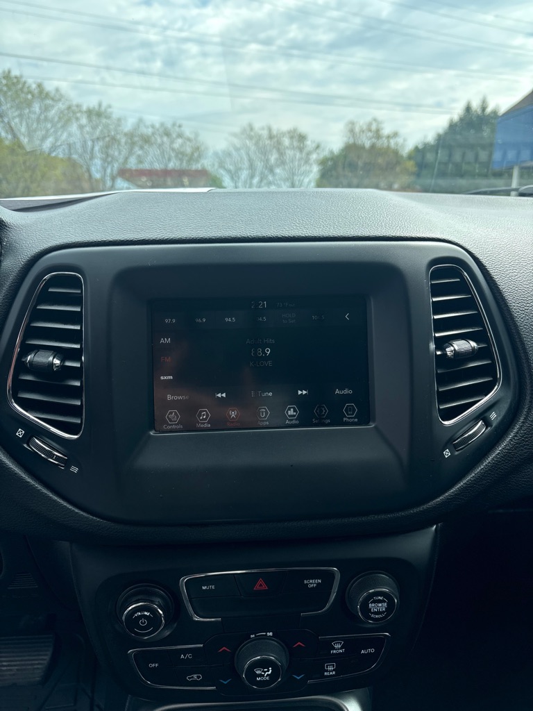 Photo 17 of this JEEP COMPASS