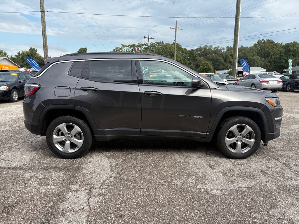 Photo 3 of this JEEP COMPASS