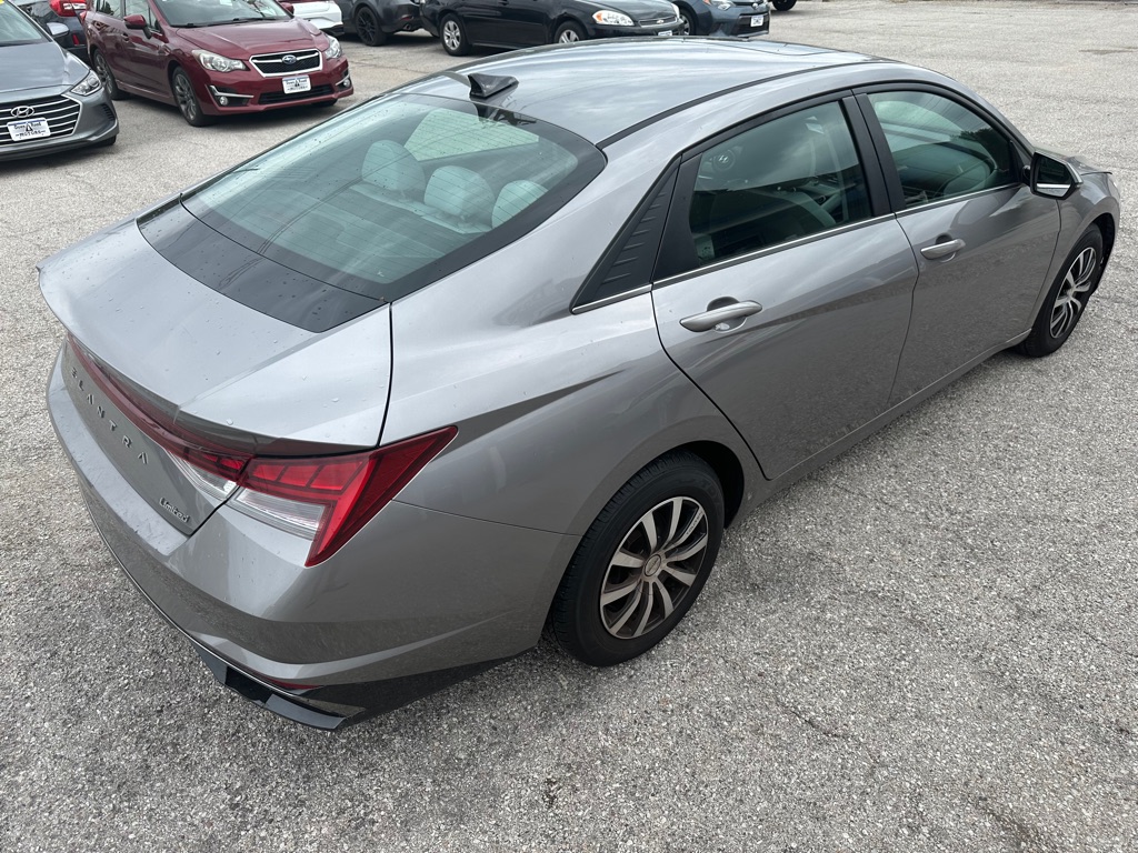 Photo 6 of this HYUNDAI ELANTRA