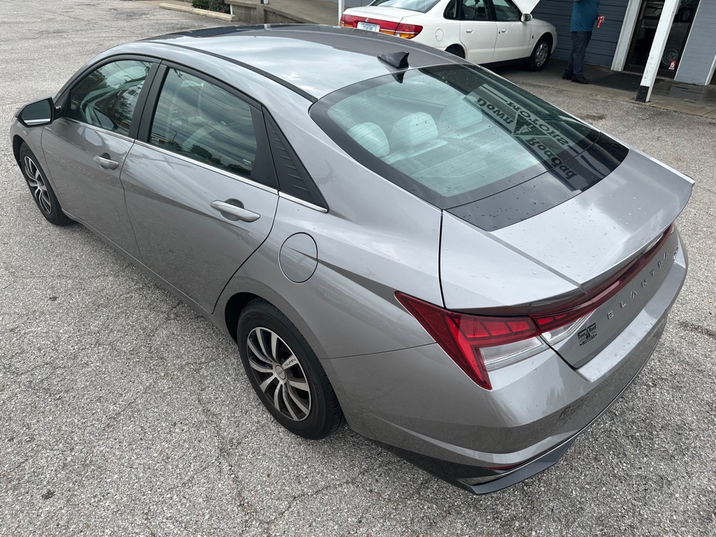 Photo 7 of this HYUNDAI ELANTRA