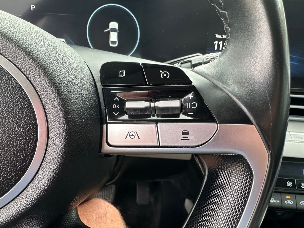 Photo 18 of this HYUNDAI ELANTRA