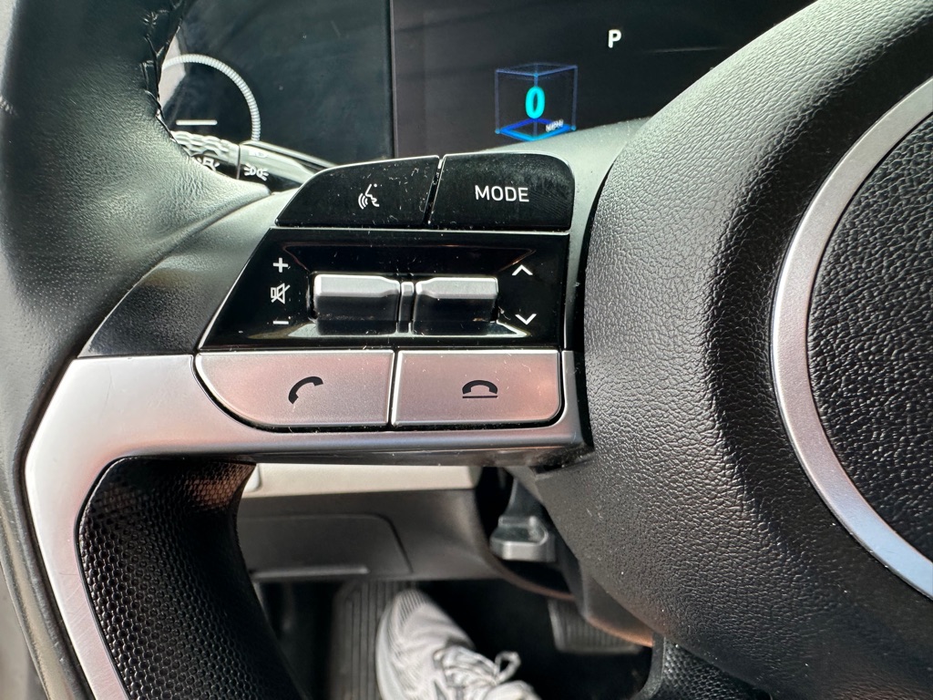 Photo 17 of this HYUNDAI ELANTRA