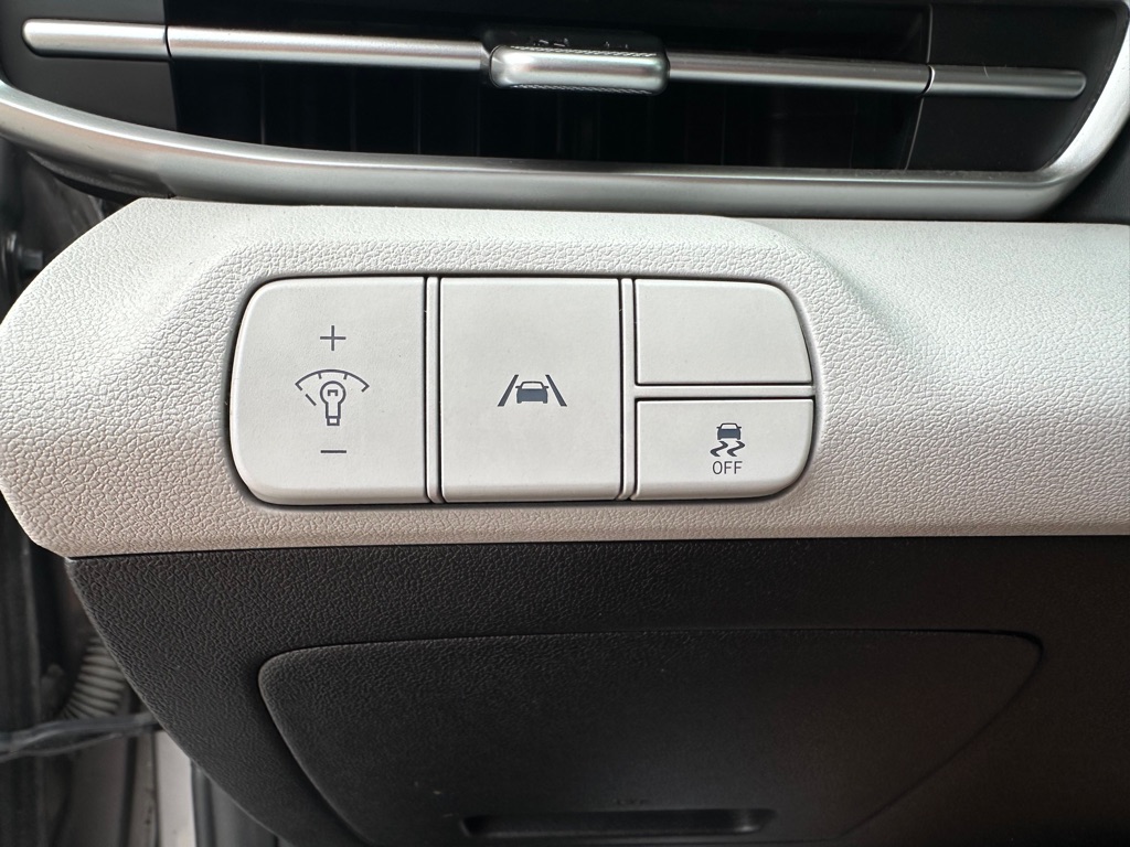 Photo 16 of this HYUNDAI ELANTRA