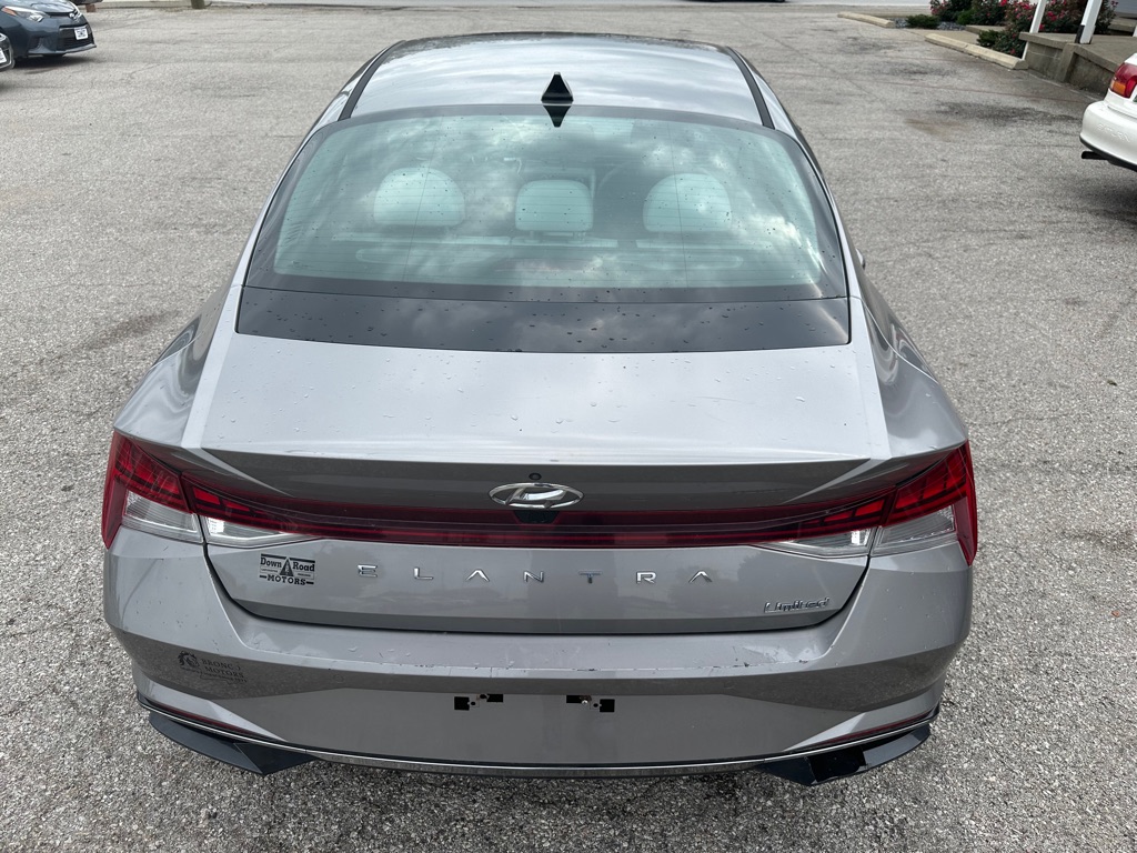 Photo 8 of this HYUNDAI ELANTRA