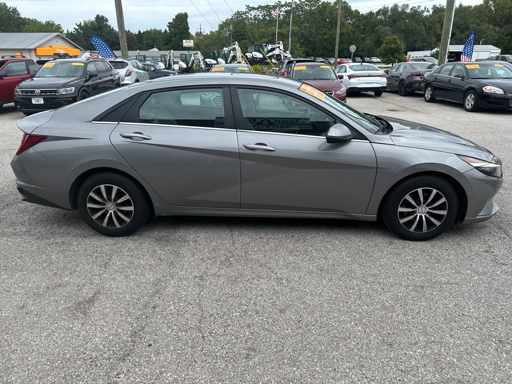 Photo 3 of this HYUNDAI ELANTRA