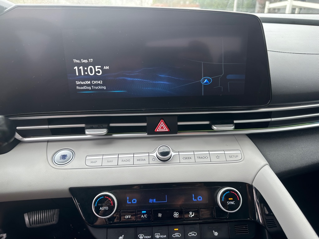 Photo 20 of this HYUNDAI ELANTRA