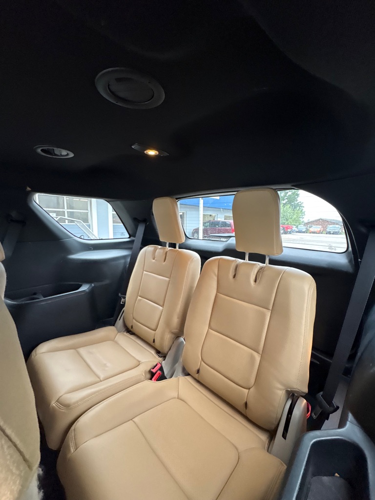Photo 10 of this FORD EXPLORER