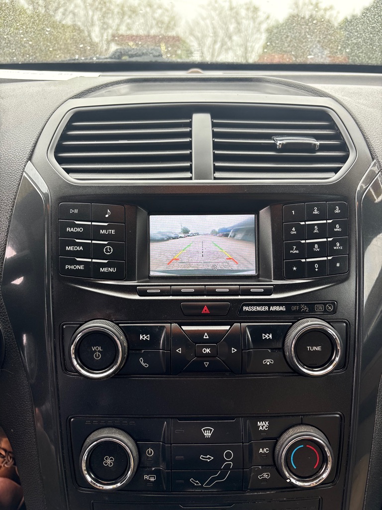 Photo 17 of this FORD EXPLORER
