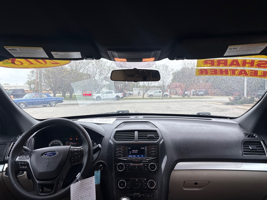 Photo 13 of this FORD EXPLORER