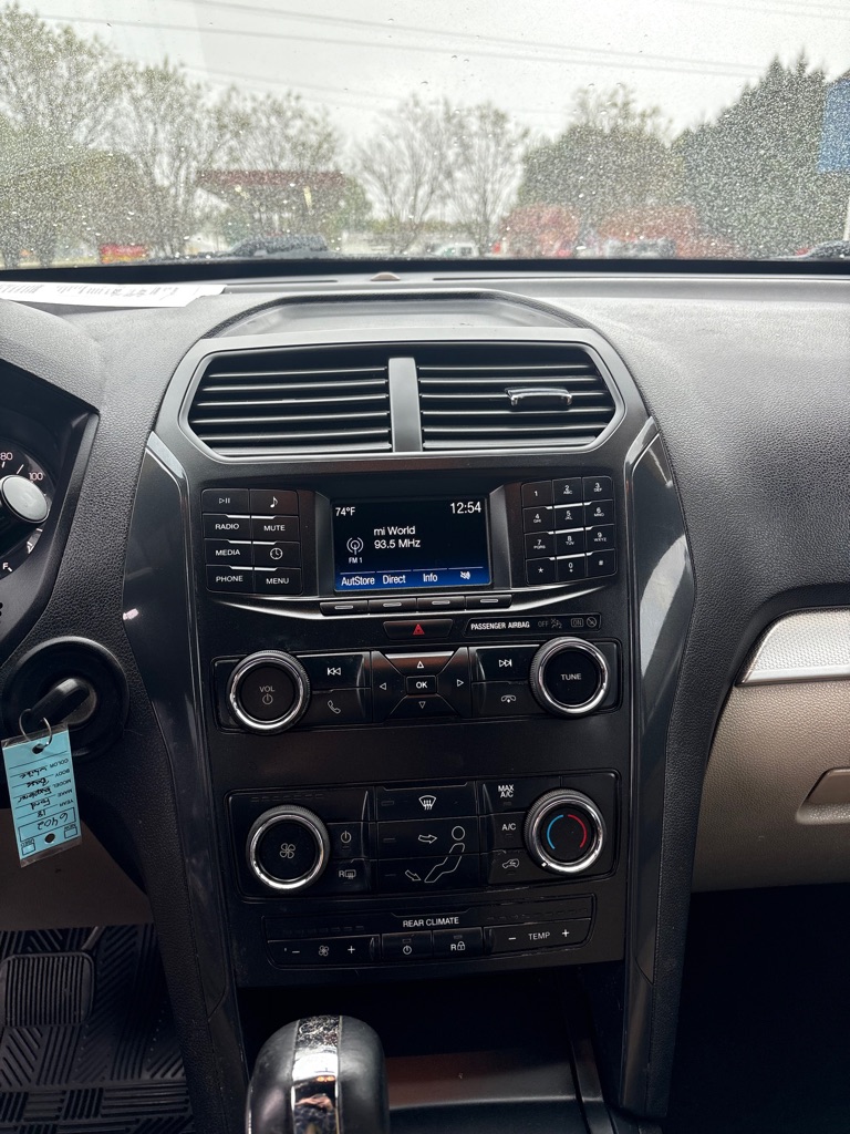 Photo 15 of this FORD EXPLORER