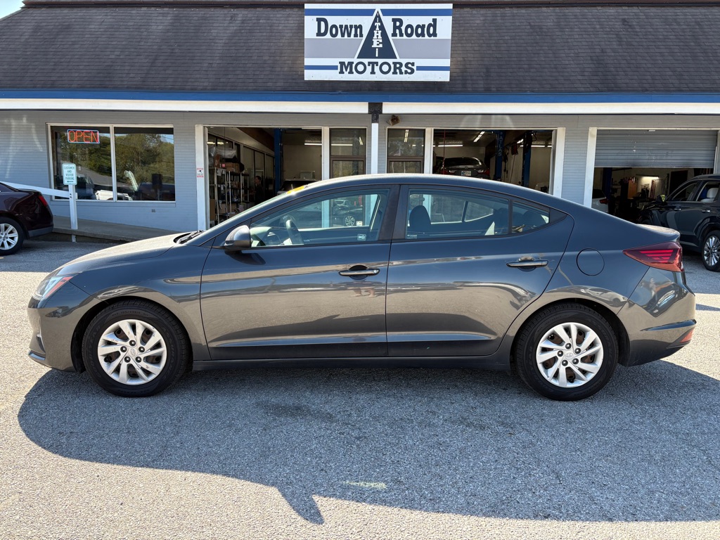 Photo 2 of this HYUNDAI ELANTRA