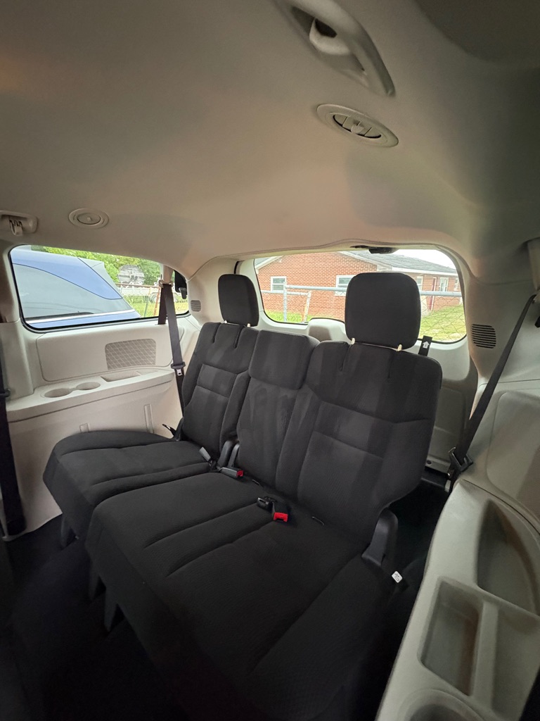 Photo 12 of this DODGE GRAND CARAVAN