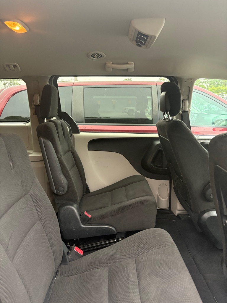 Photo 13 of this DODGE GRAND CARAVAN
