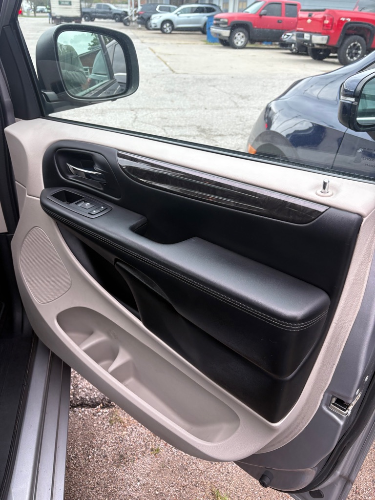 Photo 17 of this DODGE GRAND CARAVAN