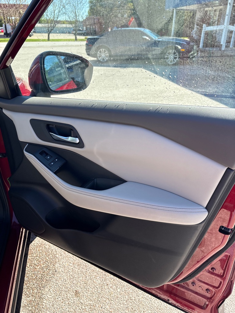 Photo 15 of this NISSAN ROGUE