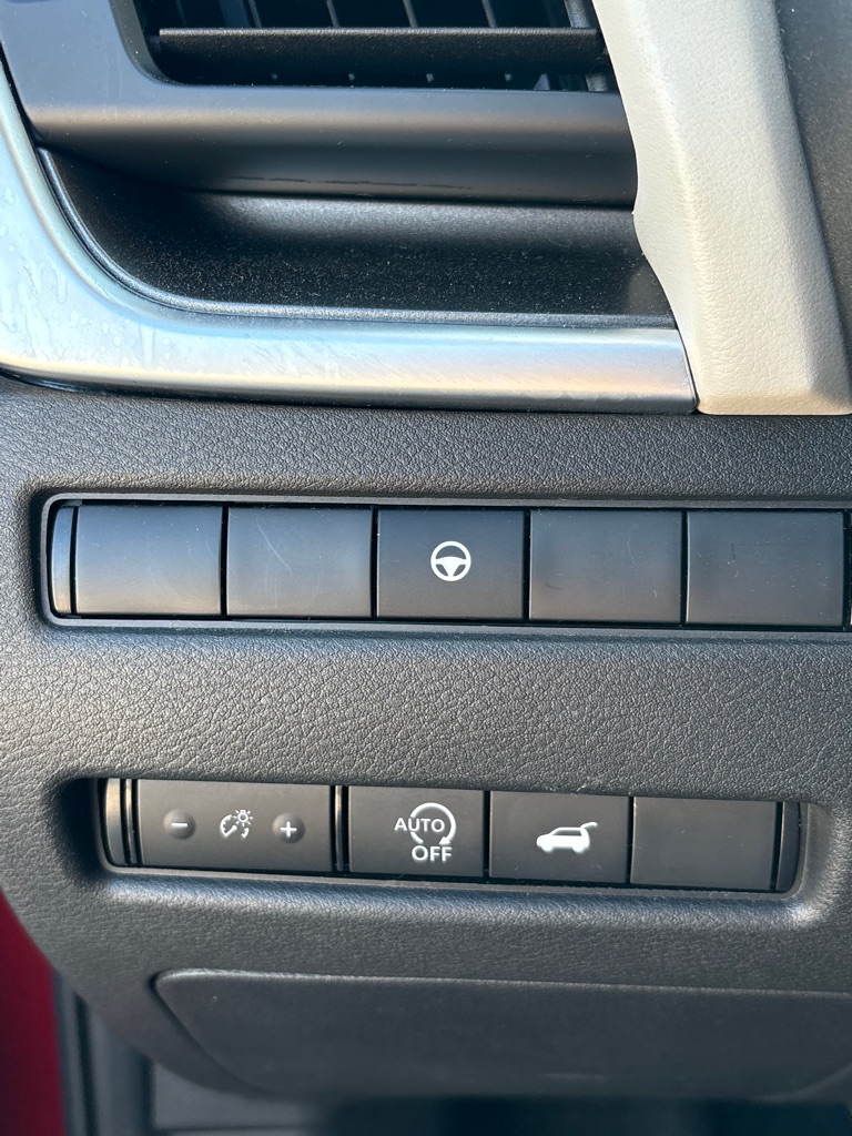 Photo 21 of this NISSAN ROGUE