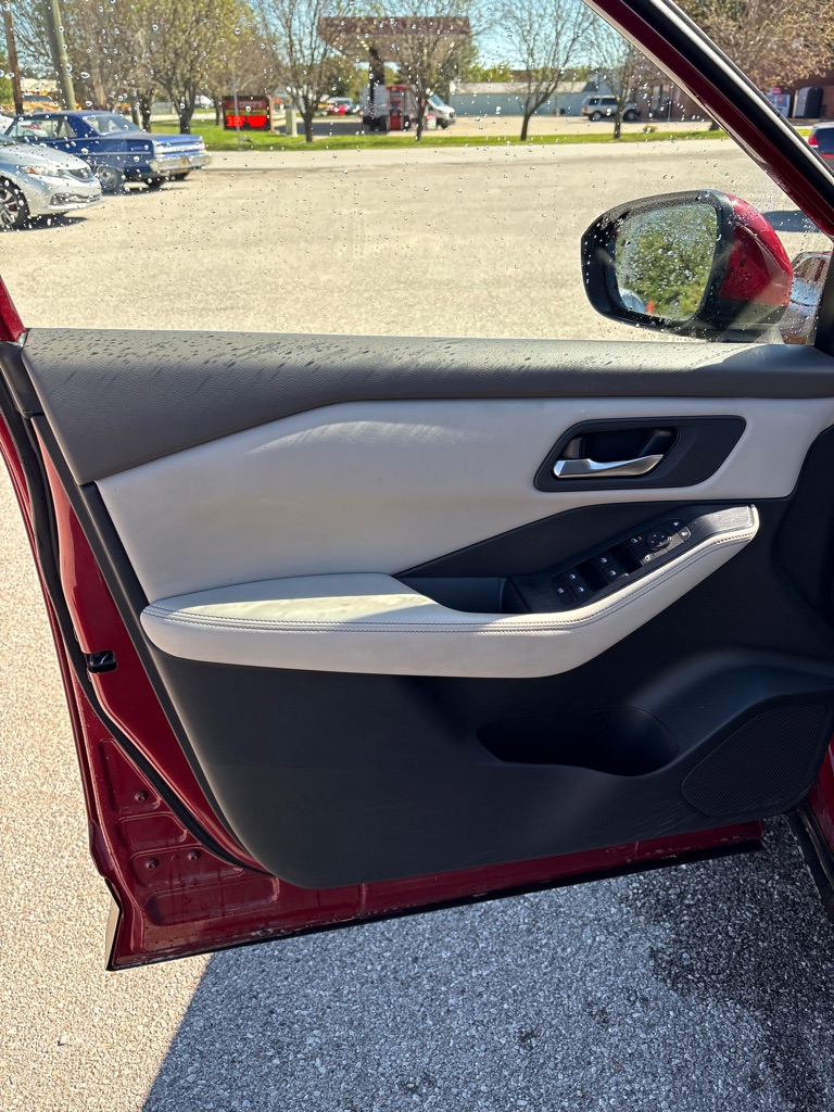 Photo 10 of this NISSAN ROGUE