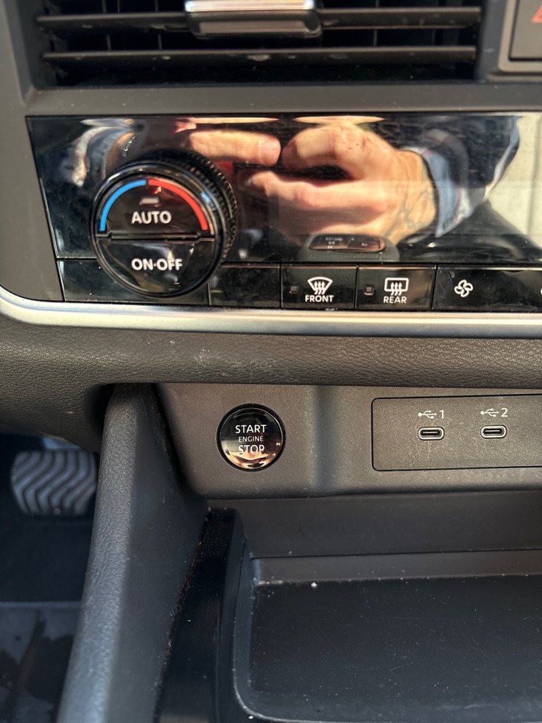 Photo 18 of this NISSAN ROGUE