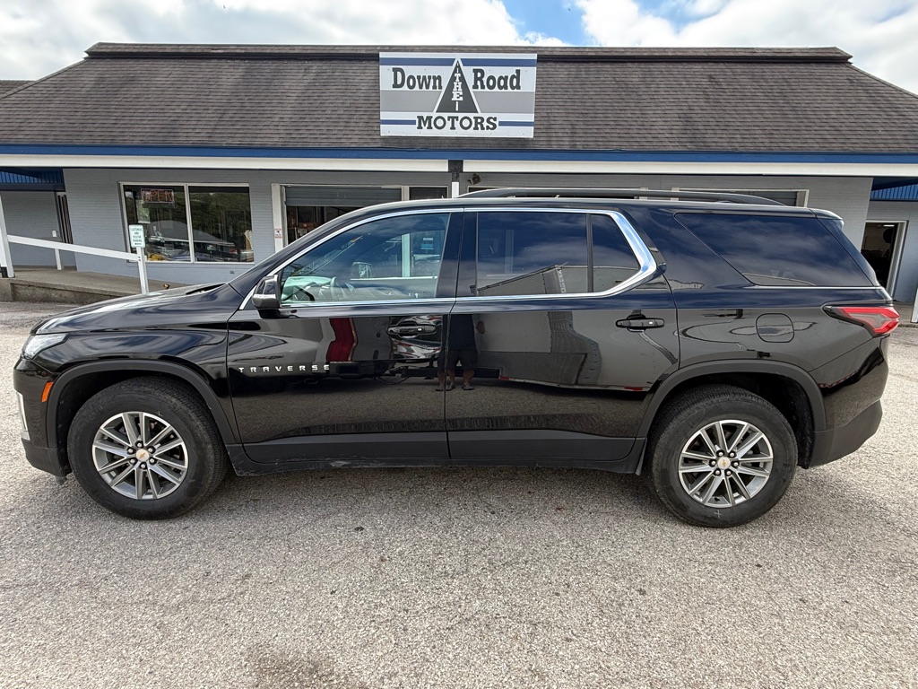 Photo 2 of this CHEVROLET TRAVERSE