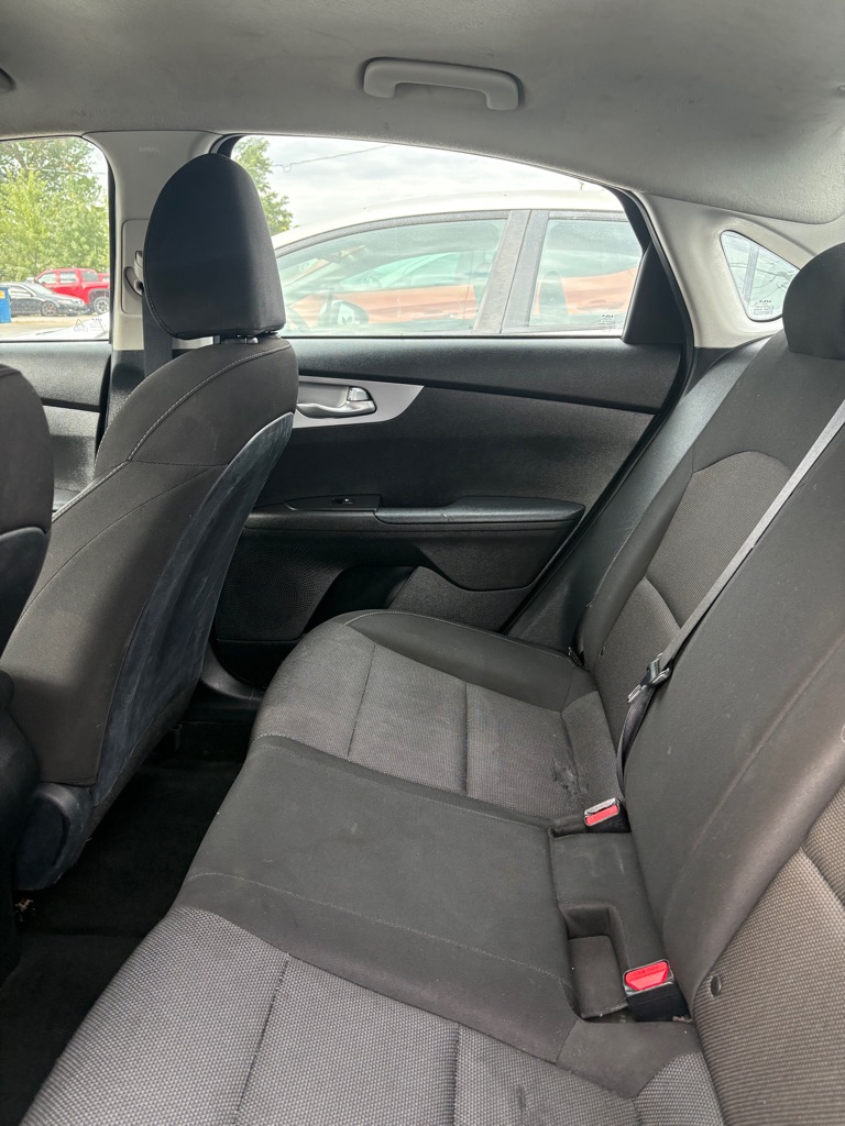 Photo 17 of this KIA FORTE