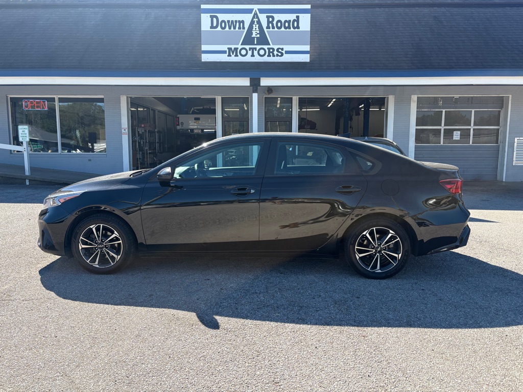 Photo 2 of this KIA FORTE