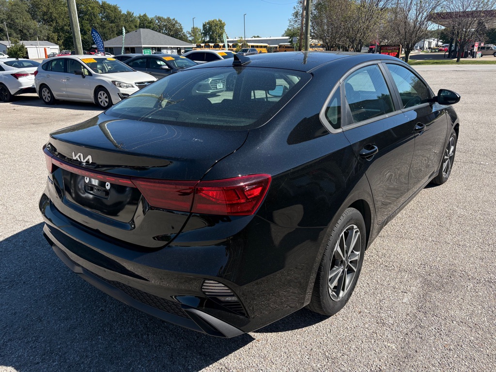 Photo 3 of this KIA FORTE