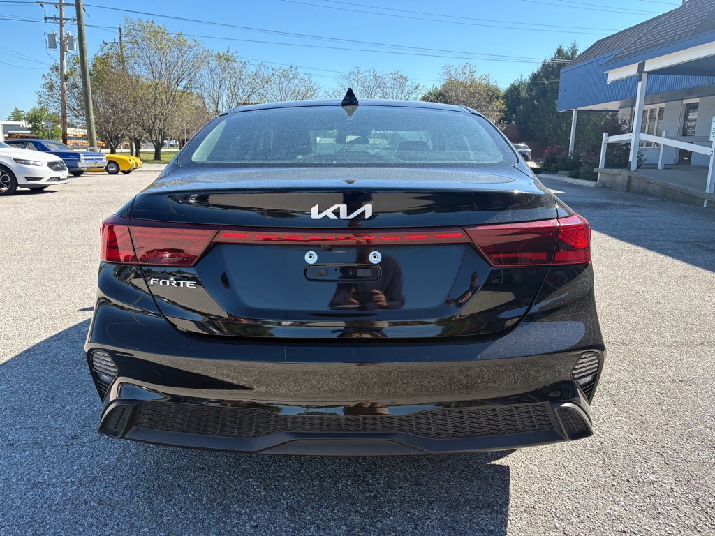 Photo 4 of this KIA FORTE