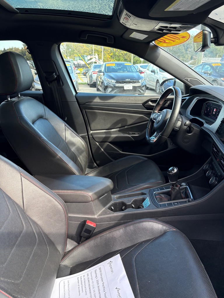 Photo 11 of this VOLKSWAGEN JETTA