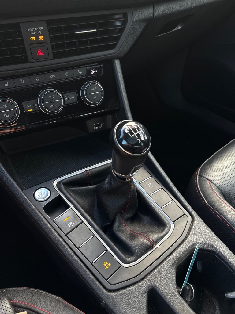 Photo 16 of this VOLKSWAGEN JETTA