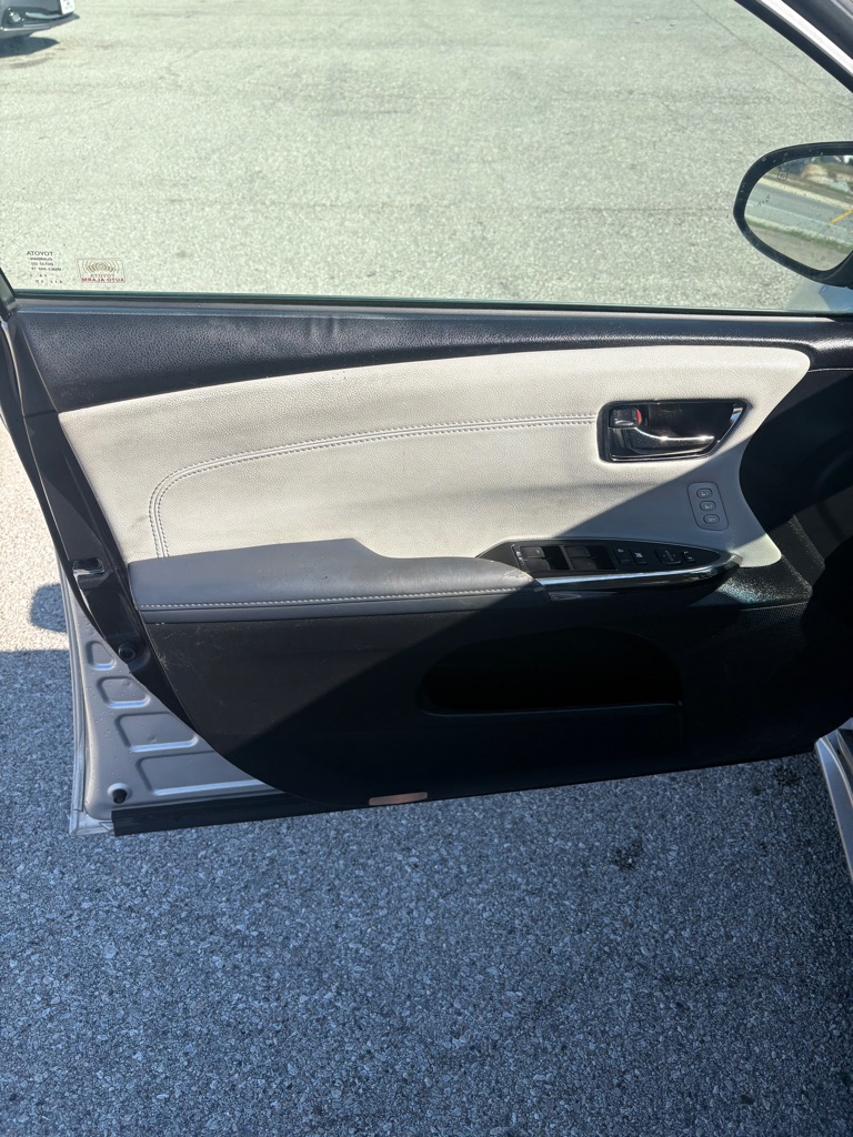 Photo 10 of this TOYOTA AVALON
