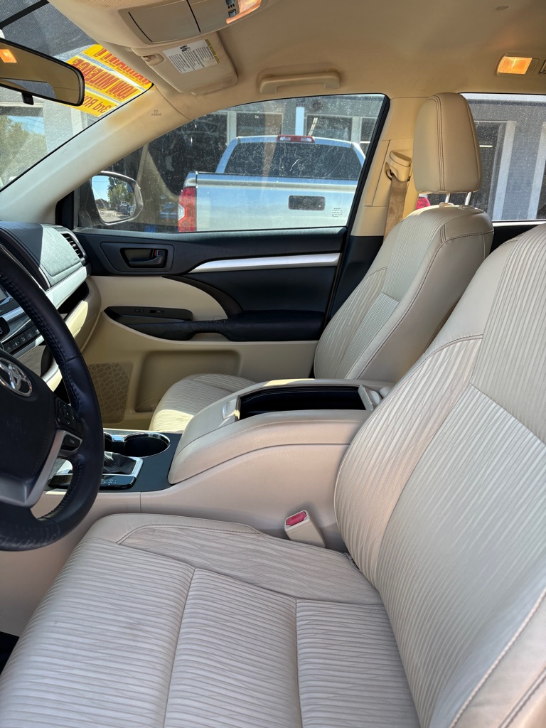 Photo 9 of this TOYOTA HIGHLANDER