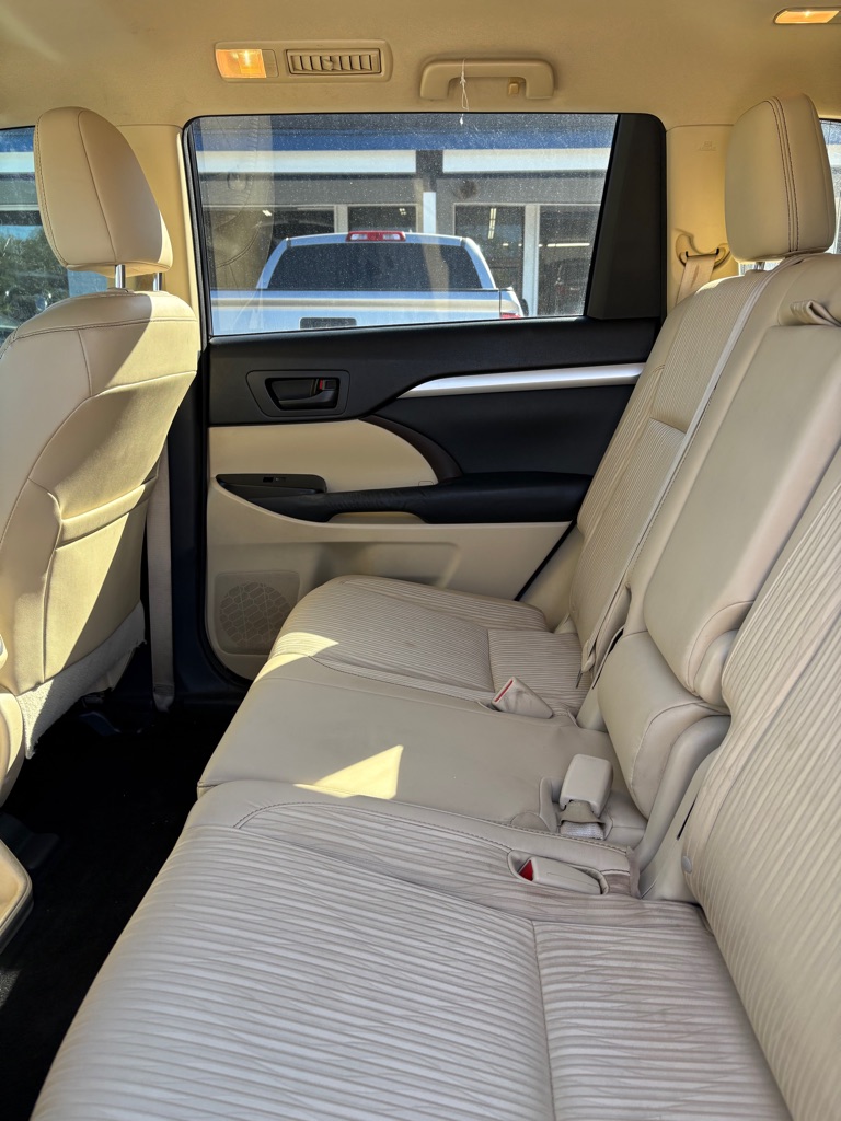 Photo 11 of this TOYOTA HIGHLANDER