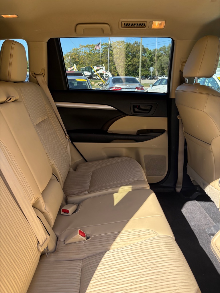 Photo 14 of this TOYOTA HIGHLANDER