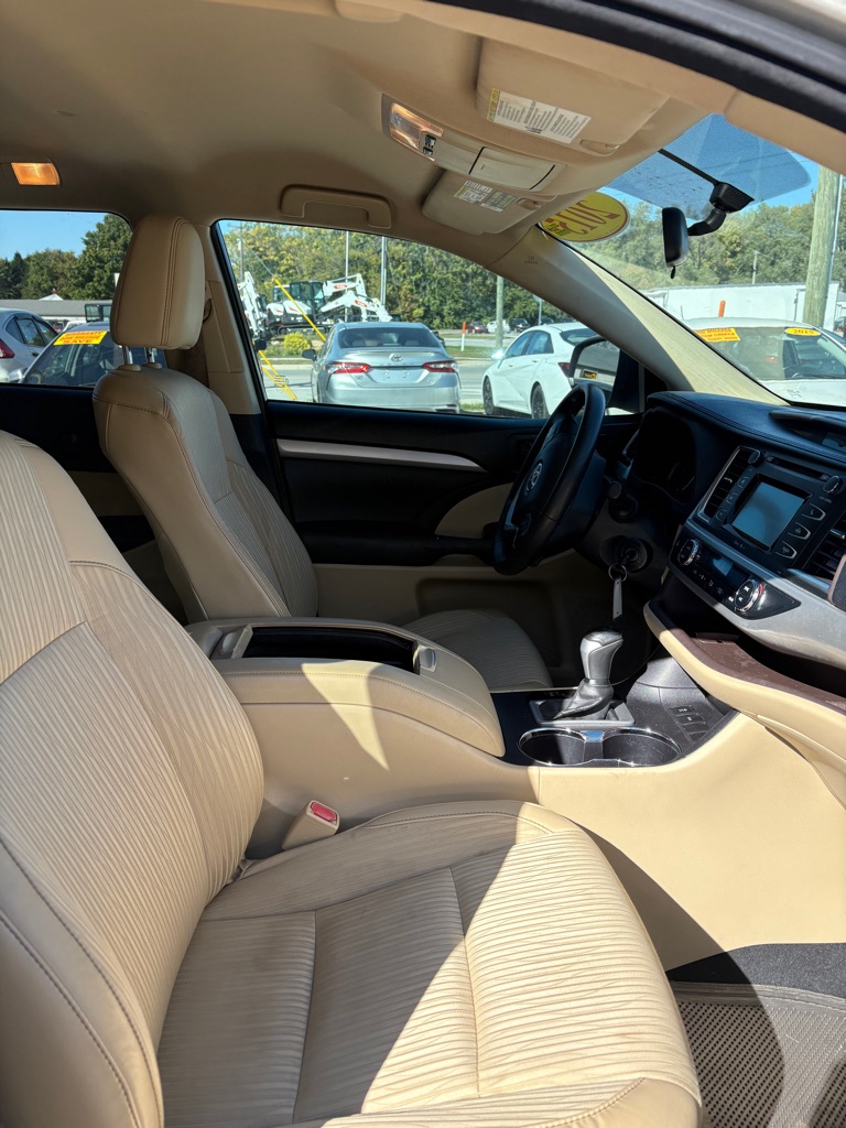 Photo 15 of this TOYOTA HIGHLANDER