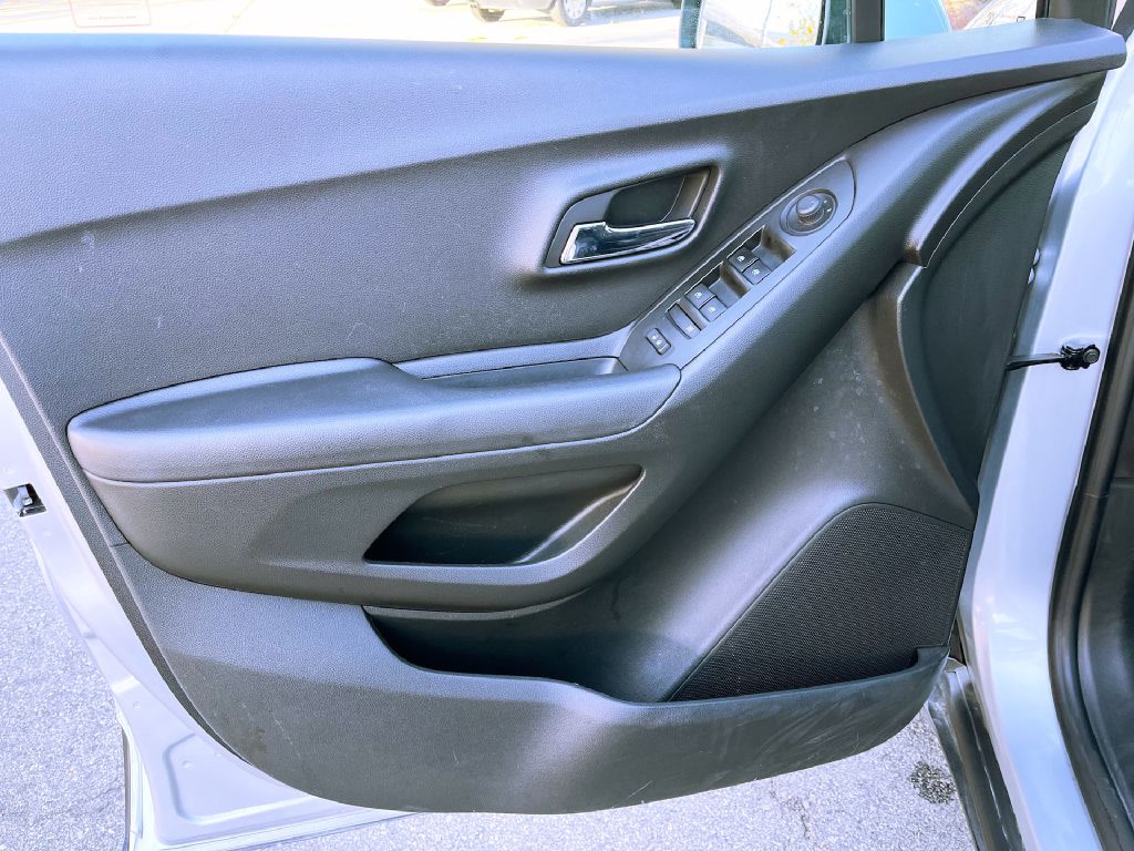 CHEVROLET TRAX 2018 CHEVROLET TRAX KL7CJNSB5JB718653