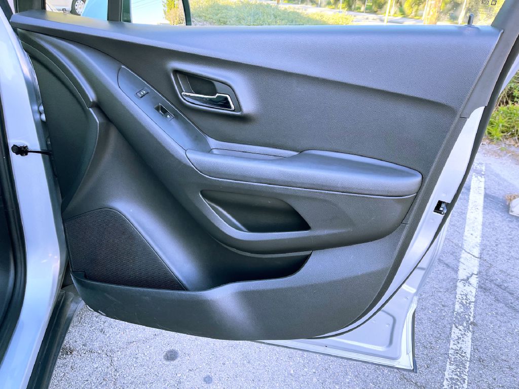 CHEVROLET TRAX 2018 CHEVROLET TRAX KL7CJNSB5JB718653