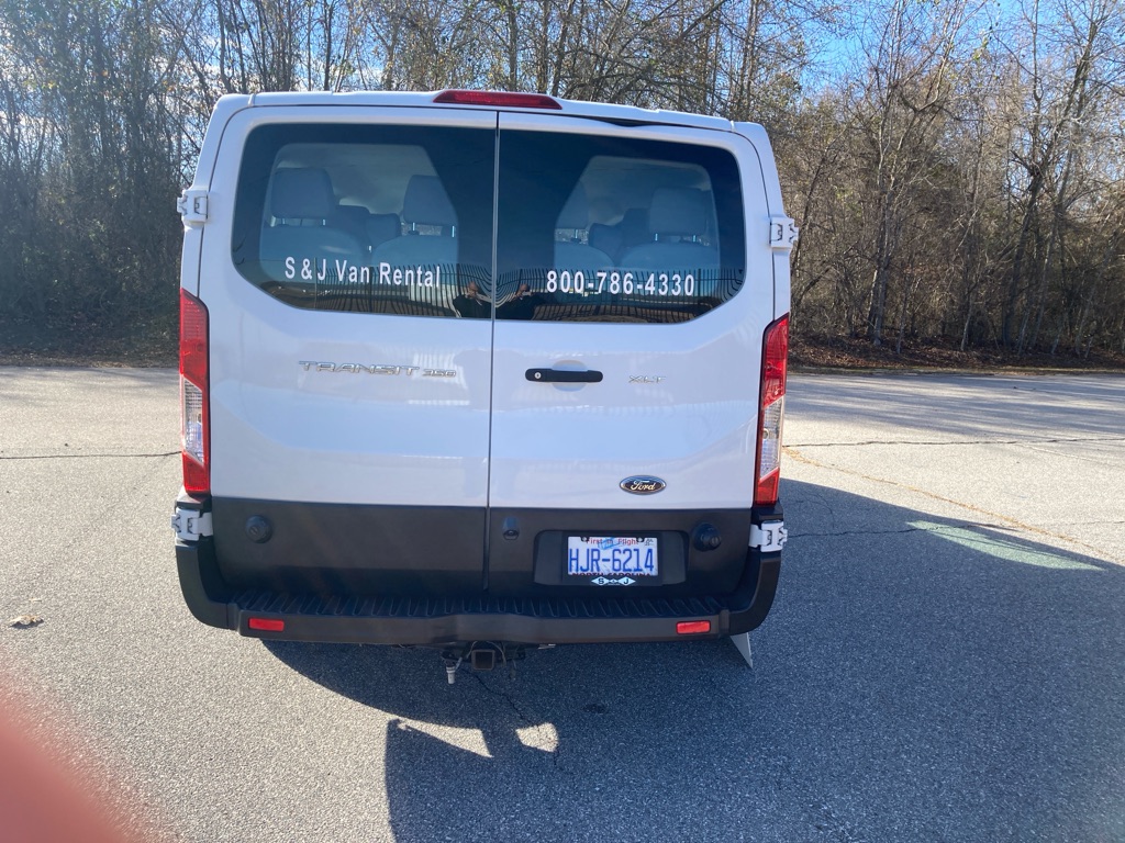 Photo 4 of this FORD TRANSIT