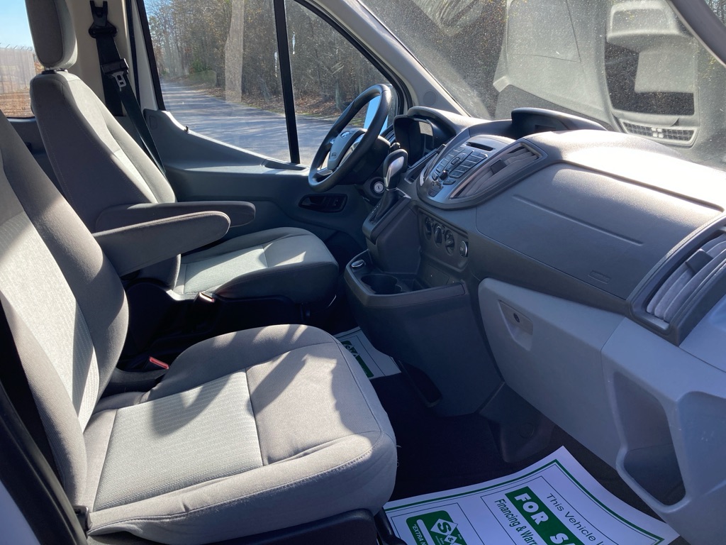 Photo 28 of this FORD TRANSIT