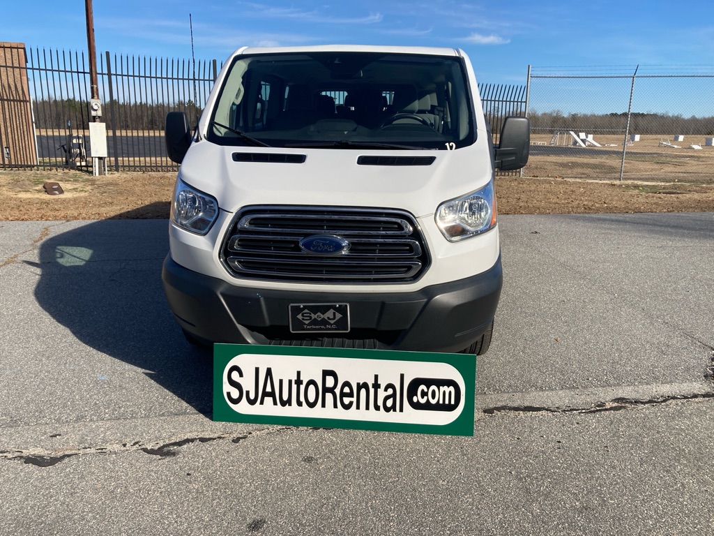 Photo 7 of this FORD TRANSIT