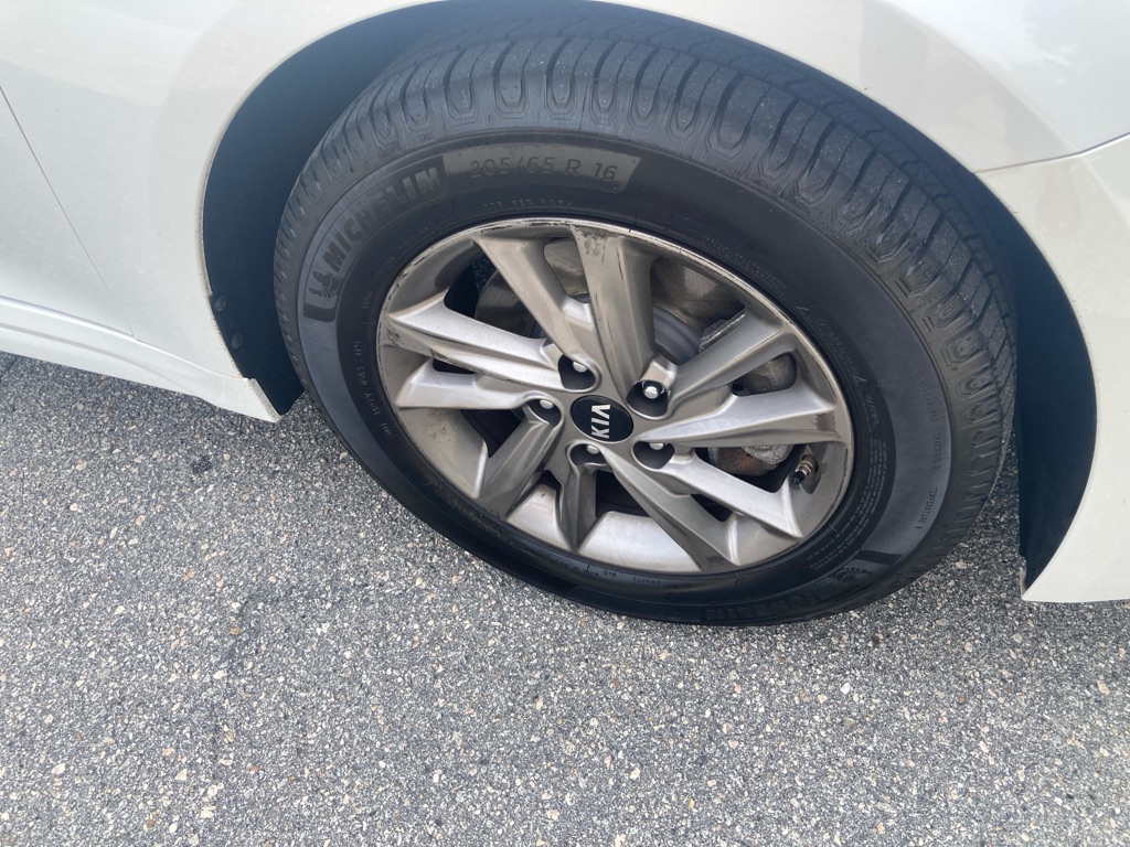 Photo 10 of this KIA OPTIMA