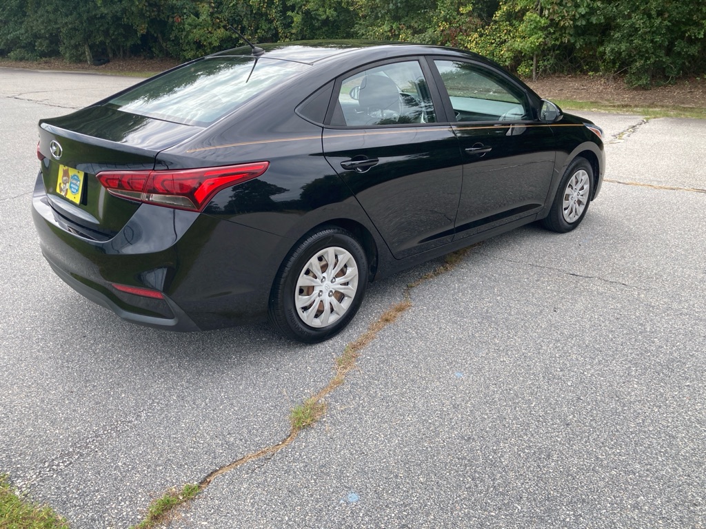 Photo 8 of this HYUNDAI ACCENT