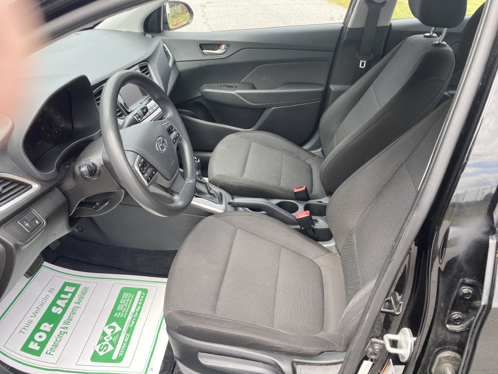 Photo 12 of this HYUNDAI ACCENT